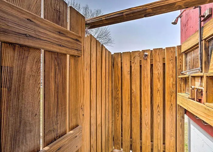 Cozy Castleton Cabin With Fire Pit + Water Access!