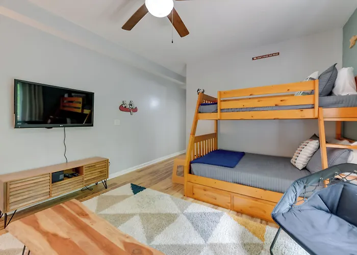 Updated Home W/ Private Hot Tub & Mtn Views!