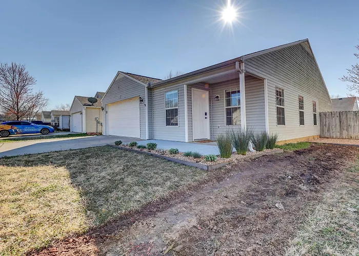 Chic Bentonville Home W/ Patio & Fire Pit!