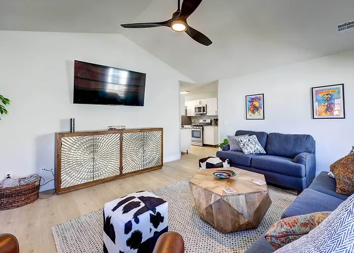 Chic Bentonville Home W/ Patio & Fire Pit!