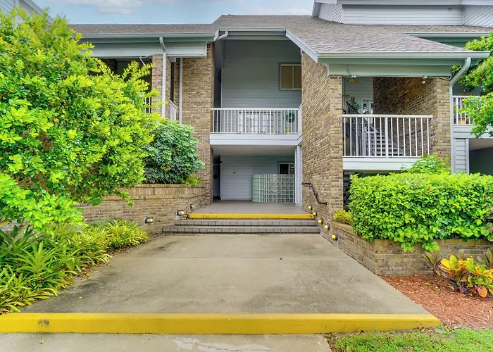 Sunny Titusville Retreat Near Space Coast!