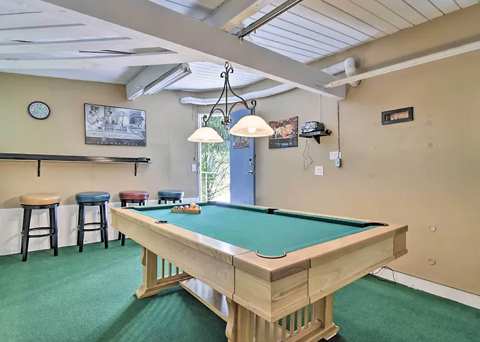 Waterfront Troutdale Hideaway: Sandy River Fishing