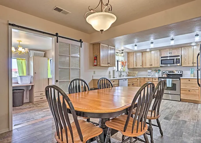 'The Eagar House' White Mountains Gem W/ Views!
