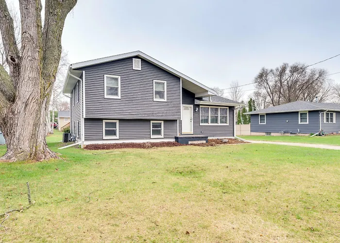 Clear Lake Vacation Home Rental - Pet Friendly!
