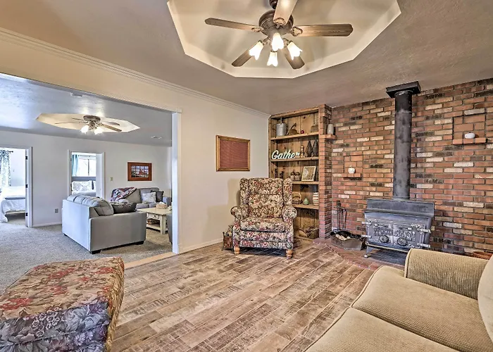 'The Eagar House' White Mountains Gem W/ Views!