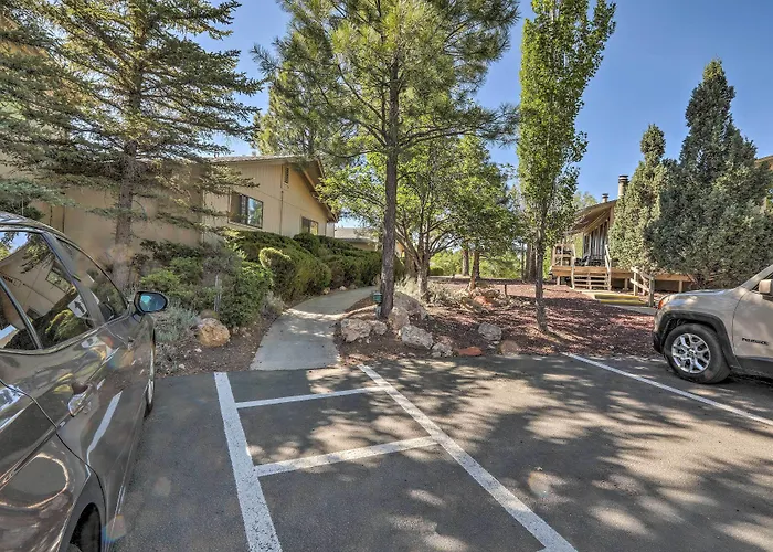 Flagstaff Townhome - Walk To Country Club & Pools!