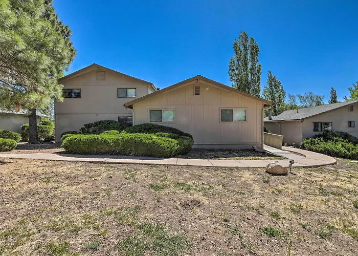 Flagstaff Townhome - Walk To Country Club & Pools!