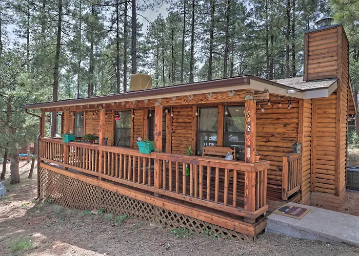 Updated Strawberry Family Cabin W/ 2 Private Decks