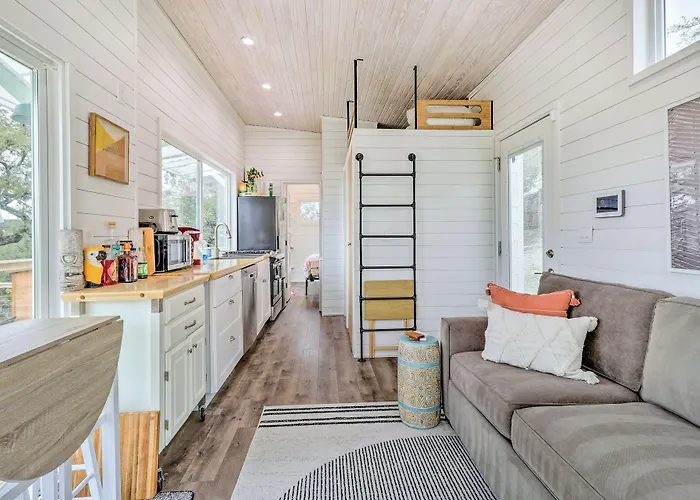 Updated Texas Tiny Home Rental On Lake Travis