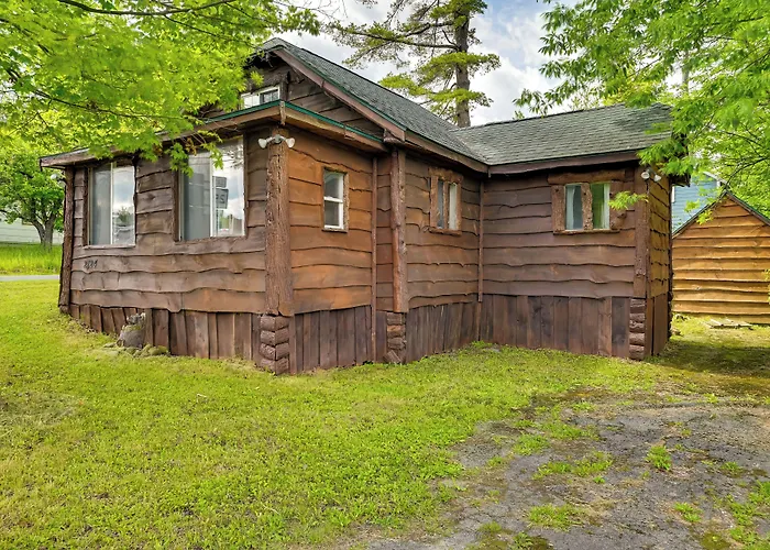 Rustic Caroga Lake Retreat: Fish, Hike & Ski!