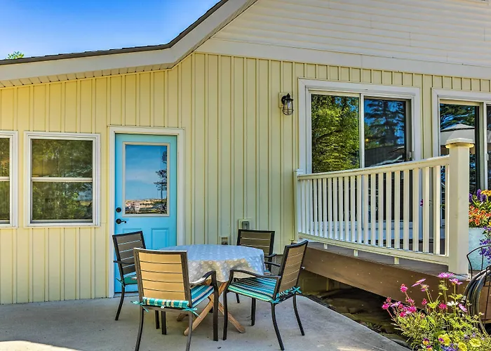 Breezy Silver Lake Getaway: Fishing Dock, Grill!