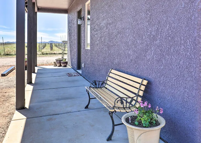 Modern Elgin Home: Walk To Wineries + Pets Welcome