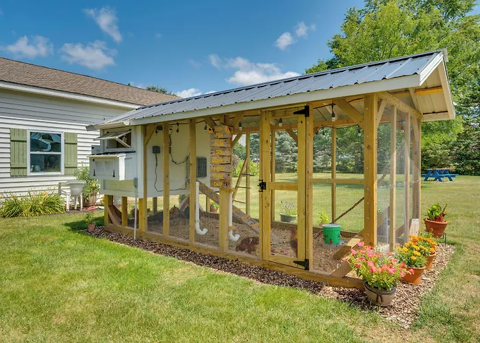 Peaceful Harvard Vacation Rental: 3 Mi To Town!