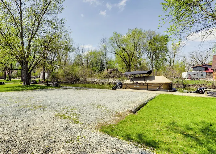 Pet-Friendly Ohio Escape W/ Deck & Community Dock!