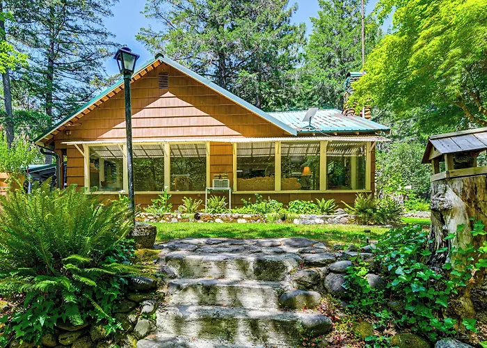 Outdoor Adventure: Tranquil Creekside Retreat