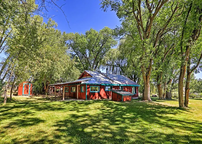 Quiet Durango Farmhouse W/ Beautiful Yard & Gazebo