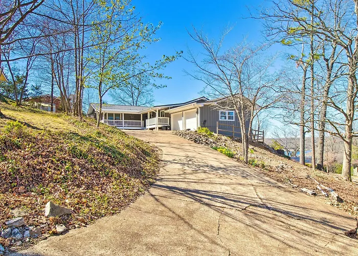 Beautiful Lakeview Home: Near Bull Shoals Lake!