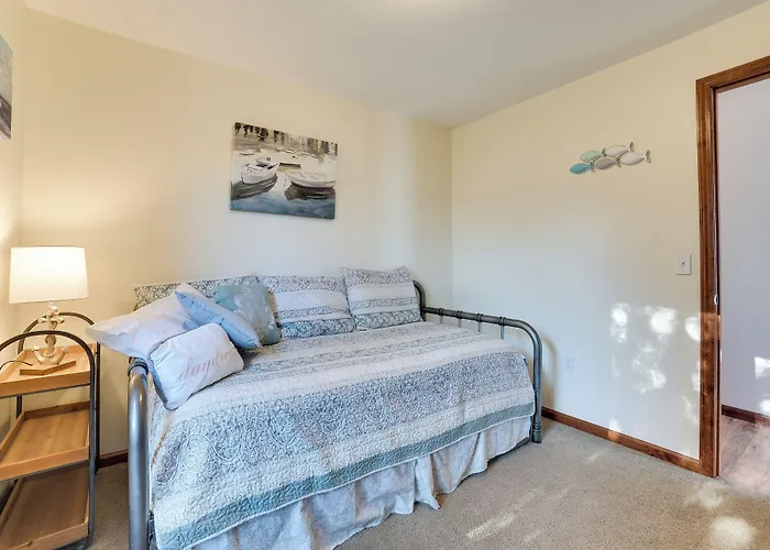 St. Ignace Cottage W/ Deck & Beach On Lake Huron!