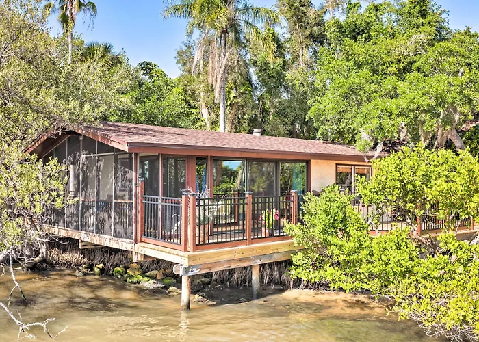 Riverfront Merritt Island Bungalow W/ Dock & Deck