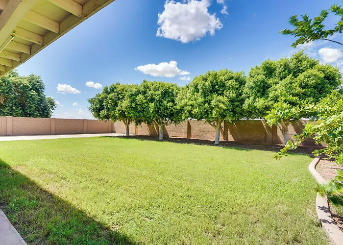 Yuma Family Home W/ Covered Patio + Grill!