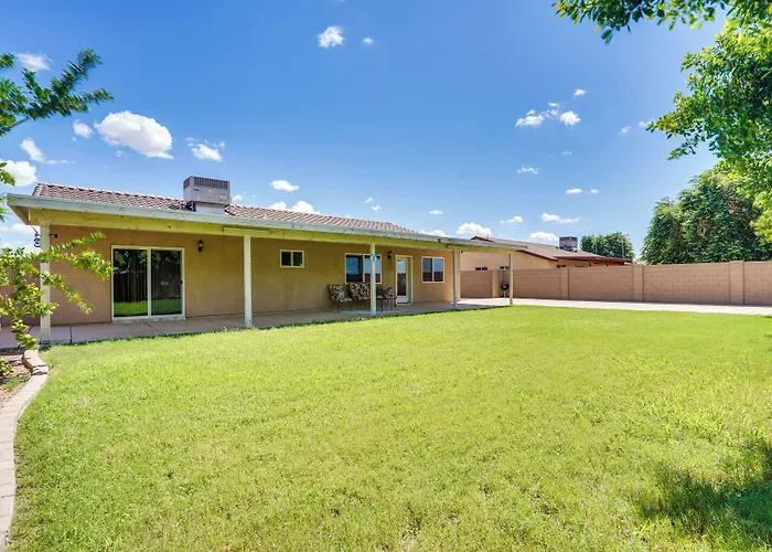 Yuma Family Home W/ Covered Patio + Grill!