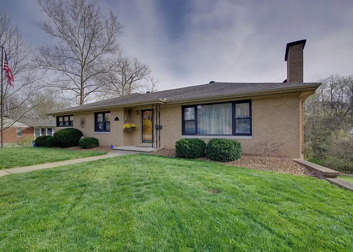 Charming Jefferson City Home: 2 Mi To Downtown!
