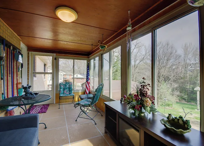 Charming Jefferson City Home: 2 Mi To Downtown!