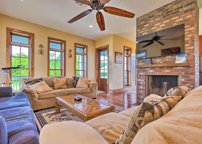 Bright Waveland Home - Walk To Beach Access!