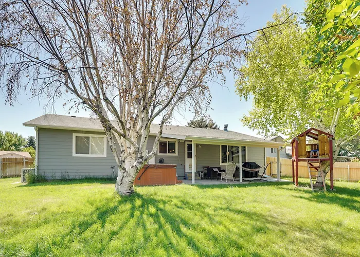 Lovely Twin Falls Home W/ Private Hot Tub!