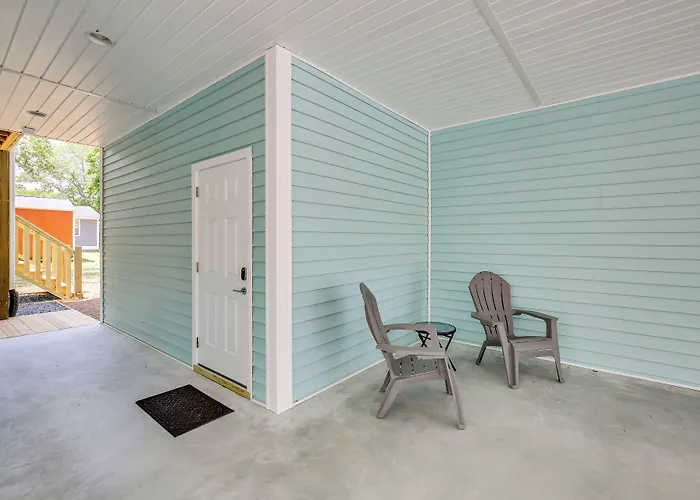 Coastal North Carolina Retreat: Half Mile To Beach