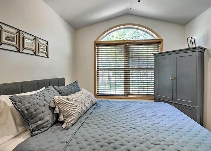 Upscale Family Cottage < 1 Mi To Higgins Lake