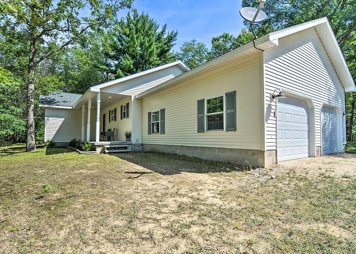 Upscale Family Cottage < 1 Mi To Higgins Lake