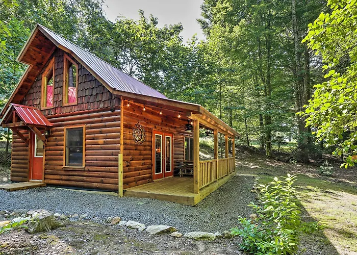 Charming Murphy Cabin W/ Porch - Near Hiking!