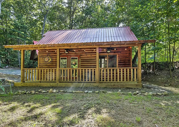 Charming Murphy Cabin W/ Porch - Near Hiking!