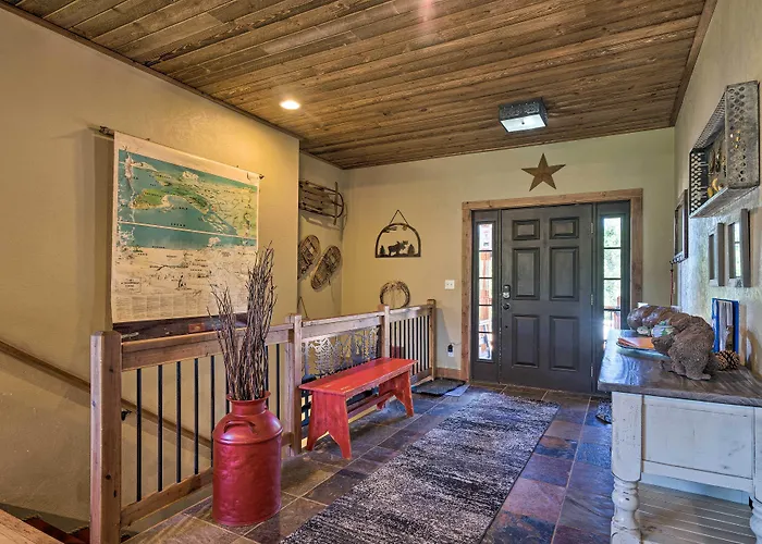 Cripple Creek Mountain Getaway W/ Hot Tub & Views!