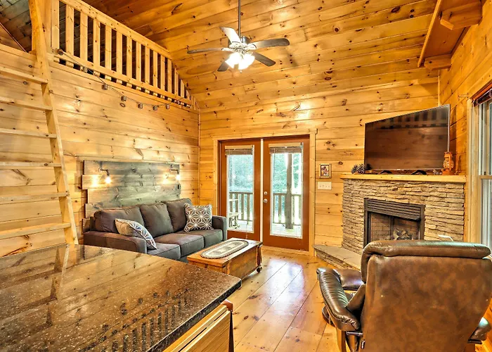 Charming Murphy Cabin W/ Porch - Near Hiking!