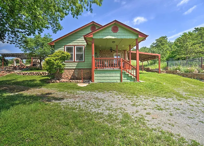 Charming Hilltop Cottage In Medicine Park!