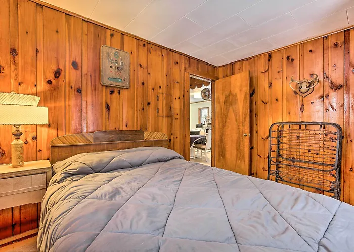 Remote Michigan Retreat On 10 Acres W/ Grill!