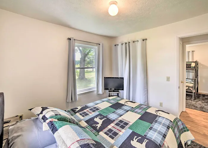 Pet-Friendly & Peaceful Northern Michigan Gem