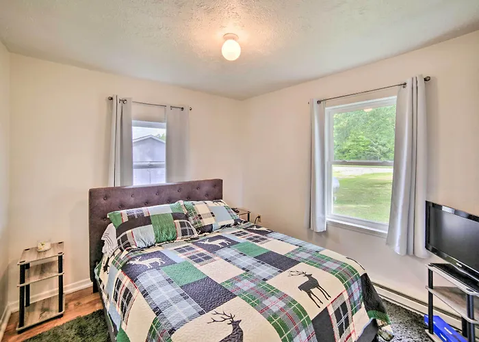 Pet-Friendly & Peaceful Northern Michigan Gem
