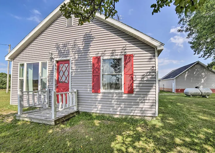 Pet-Friendly & Peaceful Northern Michigan Gem