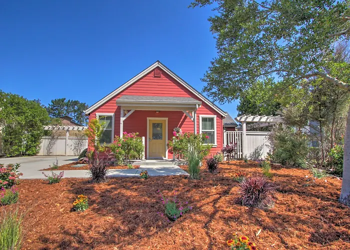 Serene Bungalow-Style Home In Point Reyes Station!