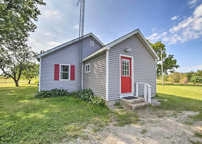 Pet-Friendly & Peaceful Northern Michigan Gem