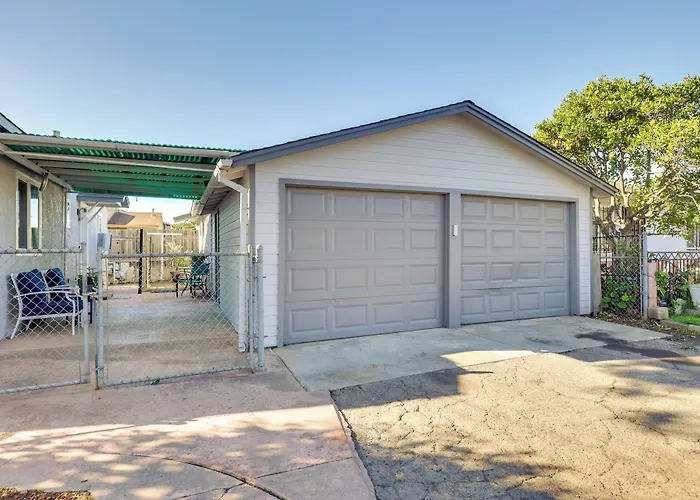 Quiet Carpinteria Cottage By Town & Beaches