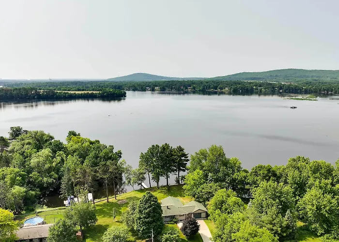 Charming Wausau Cottage: On-Site Lake Access!