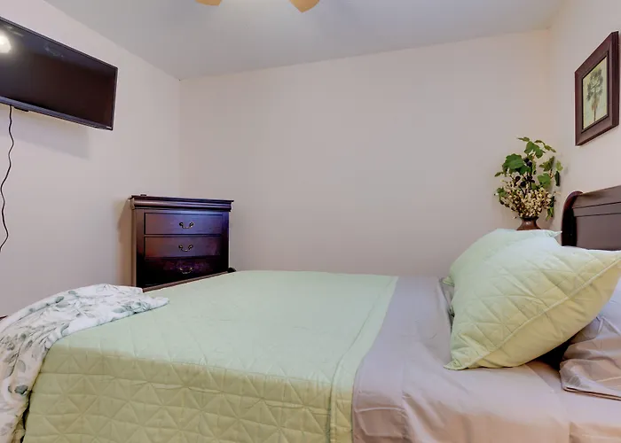 Stunning Gulfport Getaway ~ 1 Mi To The Beach