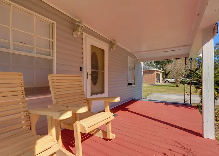 Stunning Gulfport Getaway ~ 1 Mi To The Beach