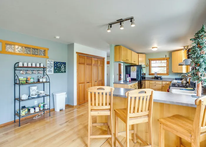 Montrose Family Home W/ Yard & Fruit Trees!