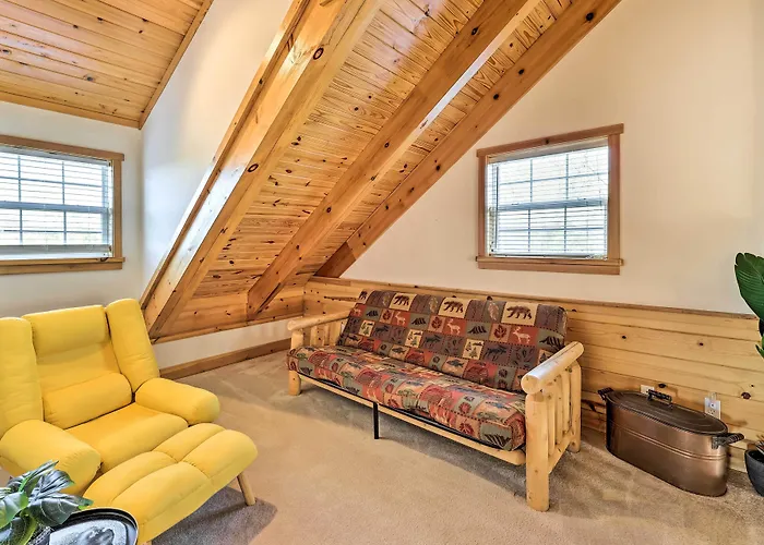 Family-Friendly Cabin By Golf Course & Marina
