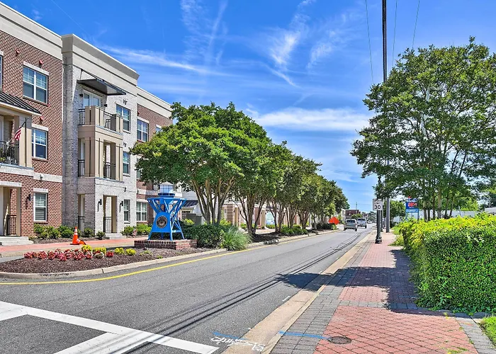 Charming Hampton Home W/ Yard: 2 Mi To Beach!